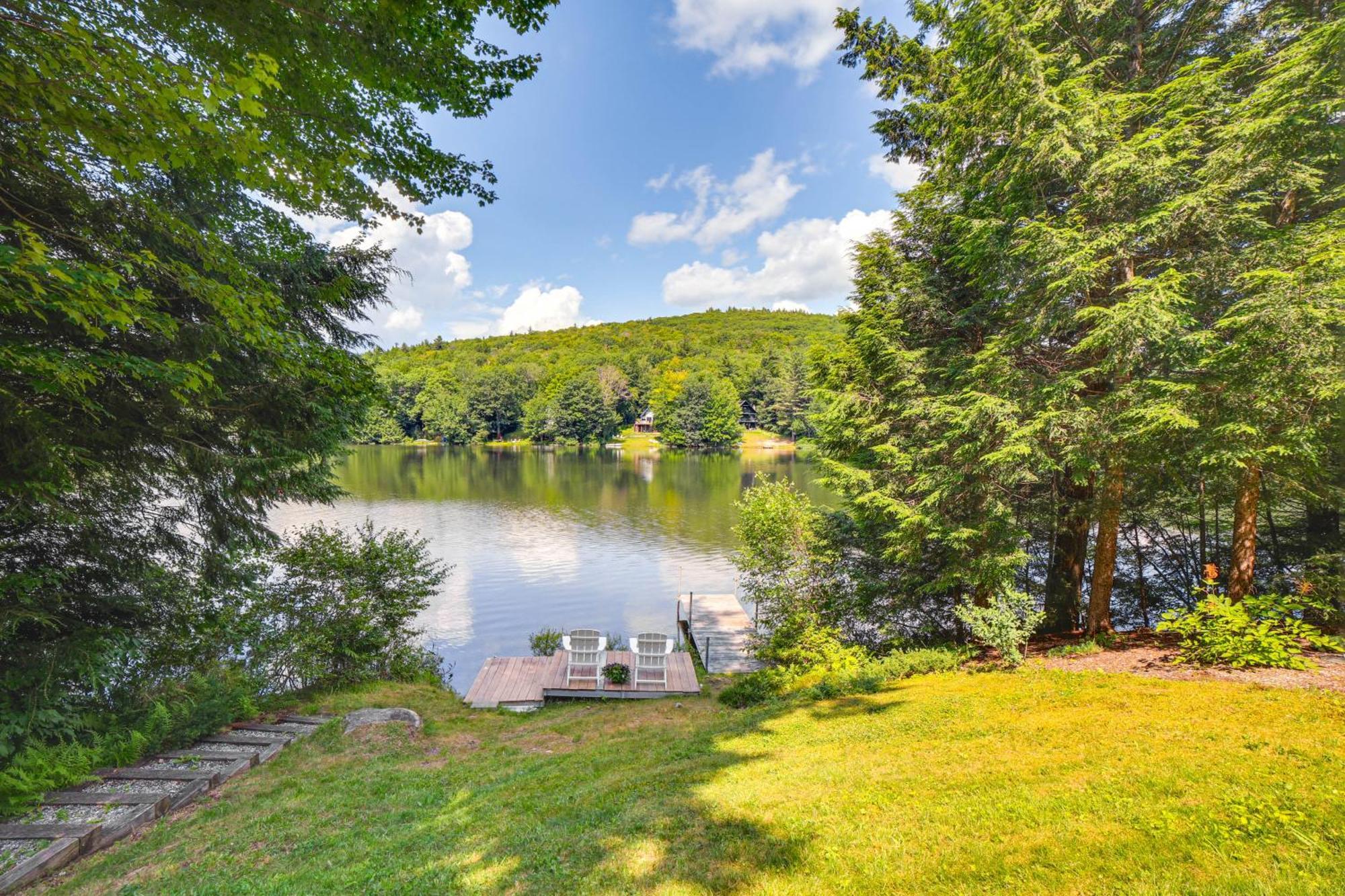 Breathtaking Newbury Cottage With Deck On Chalk Pond Kültér fotó