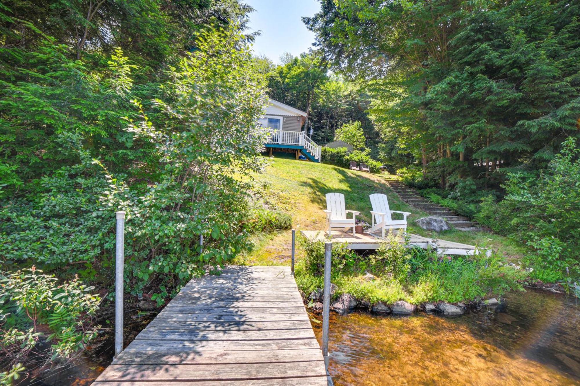 Breathtaking Newbury Cottage With Deck On Chalk Pond Kültér fotó