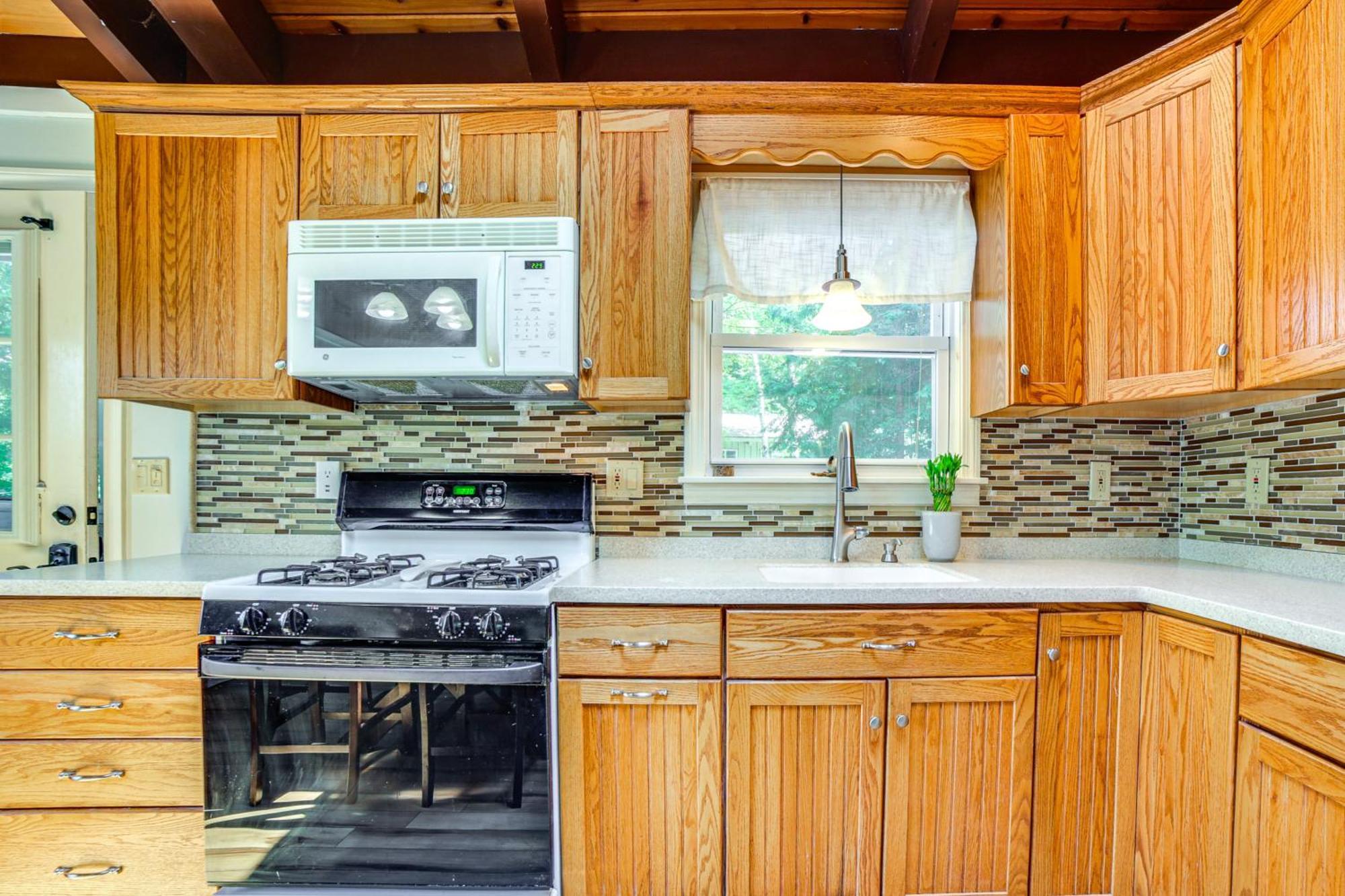 Breathtaking Newbury Cottage With Deck On Chalk Pond Kültér fotó
