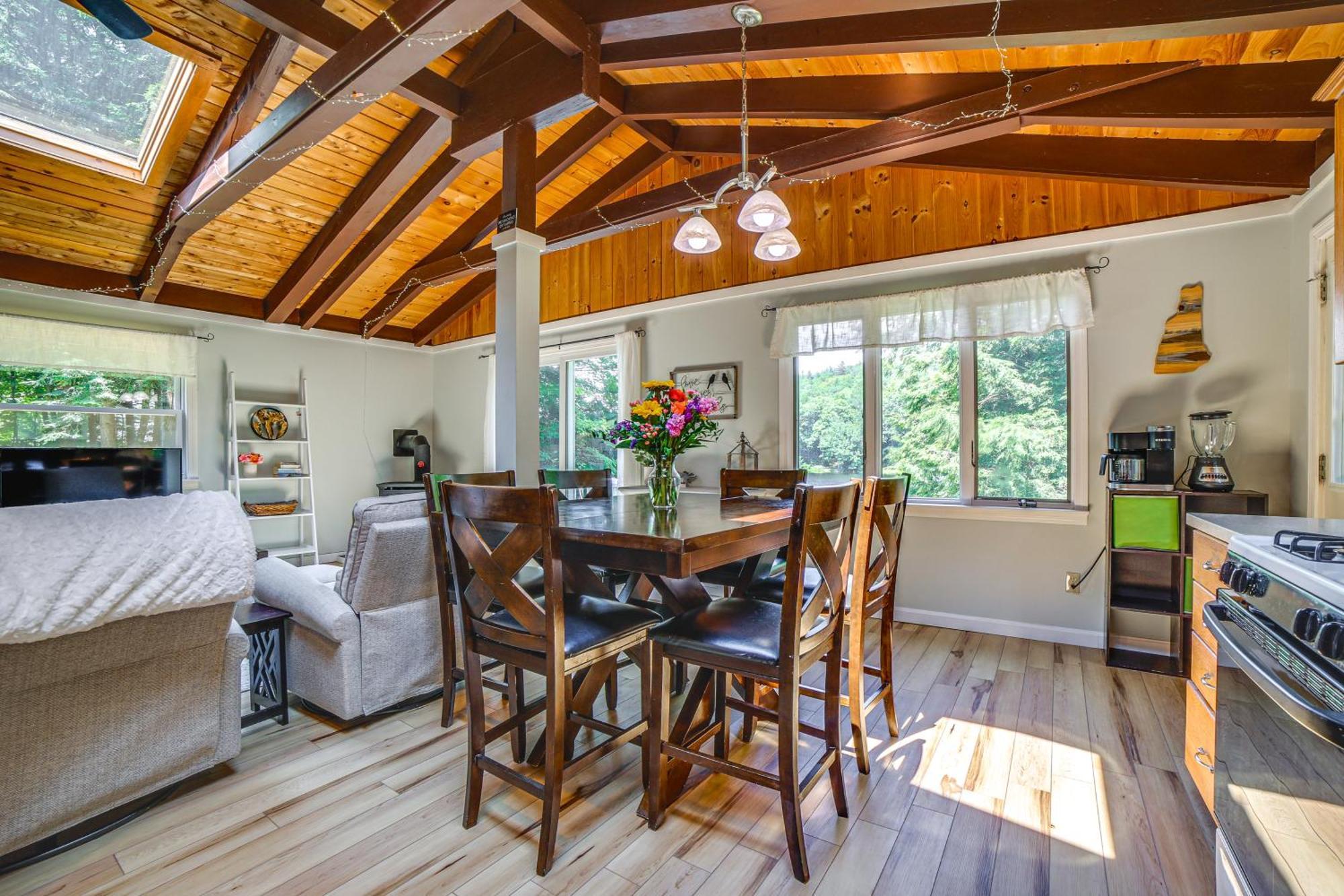 Breathtaking Newbury Cottage With Deck On Chalk Pond Kültér fotó