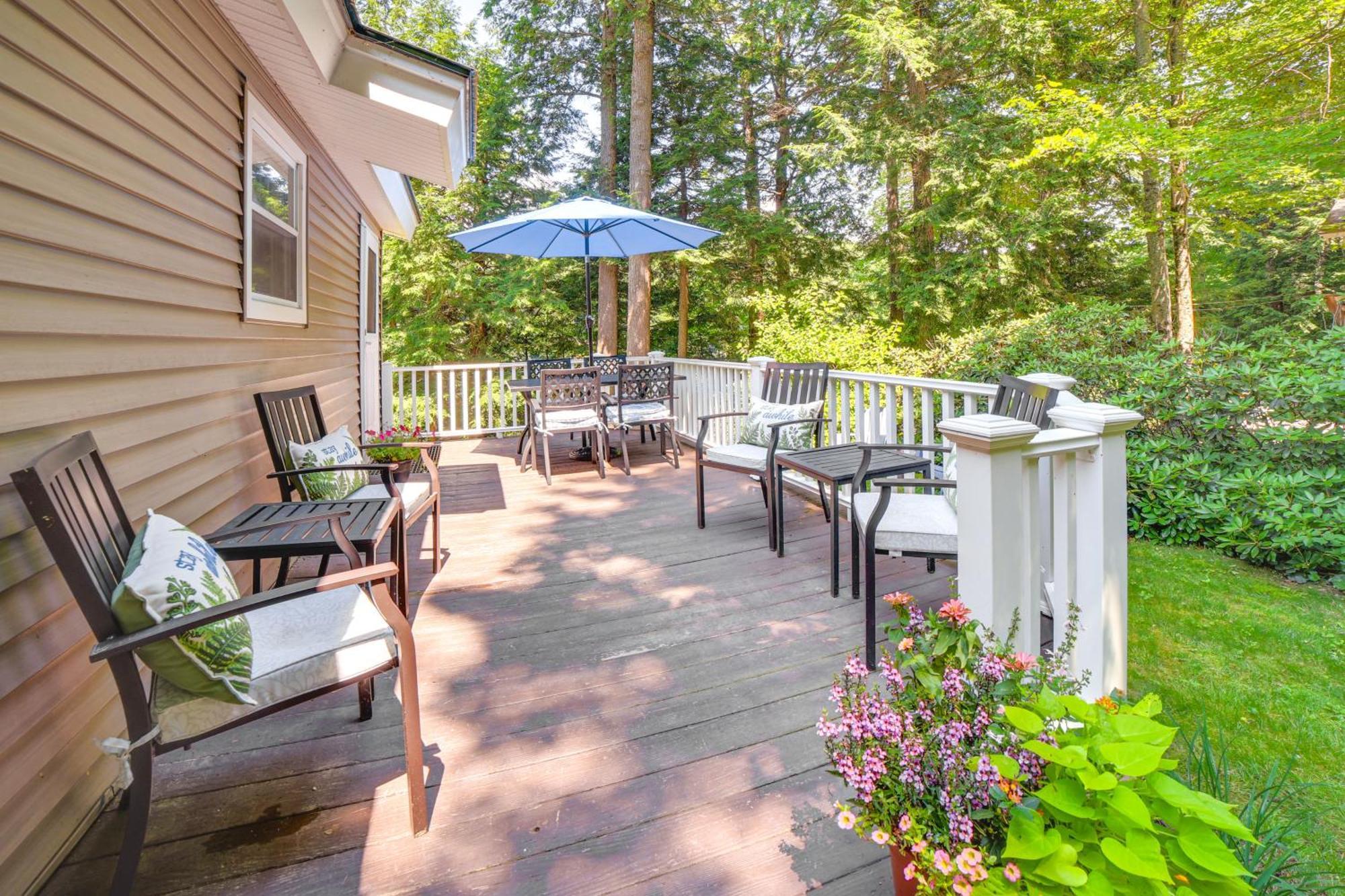 Breathtaking Newbury Cottage With Deck On Chalk Pond Kültér fotó