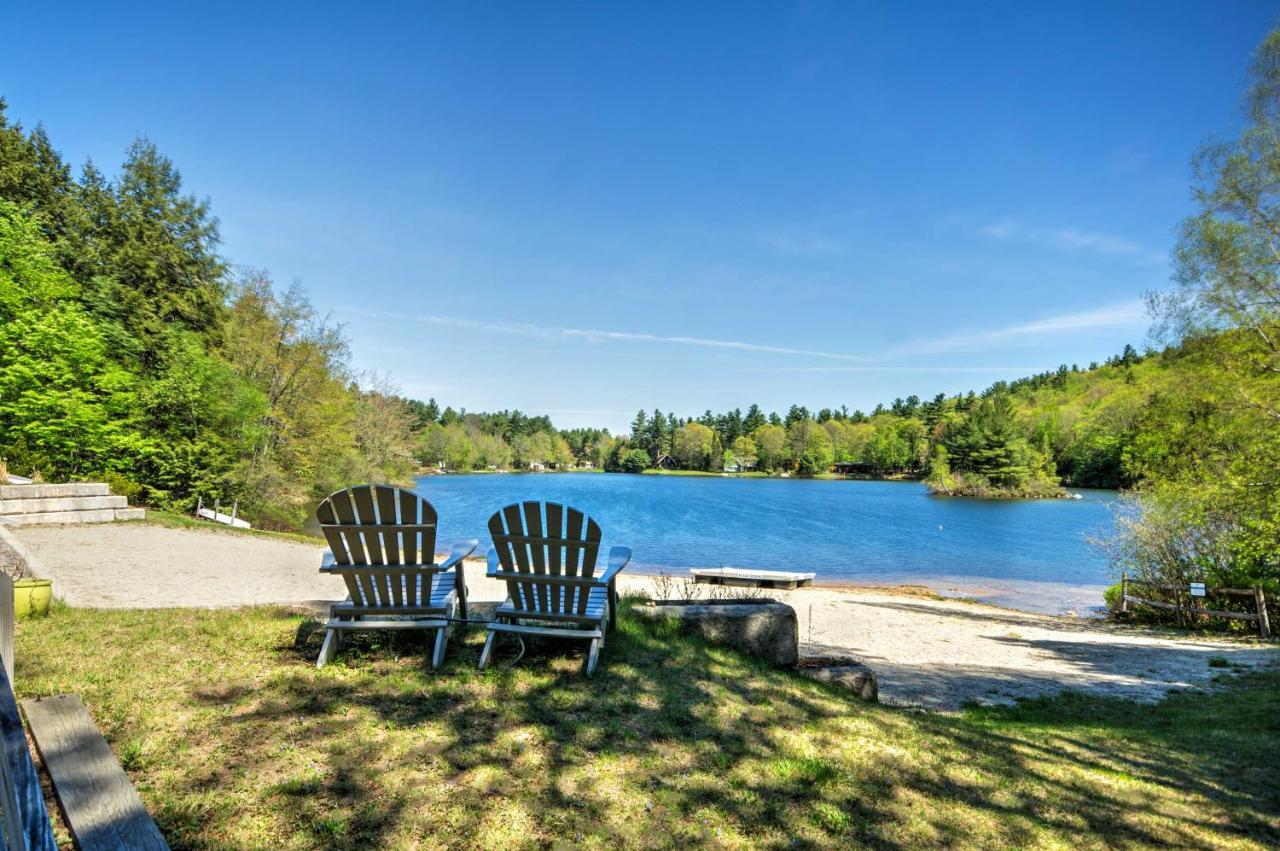 Breathtaking Newbury Cottage With Deck On Chalk Pond Kültér fotó